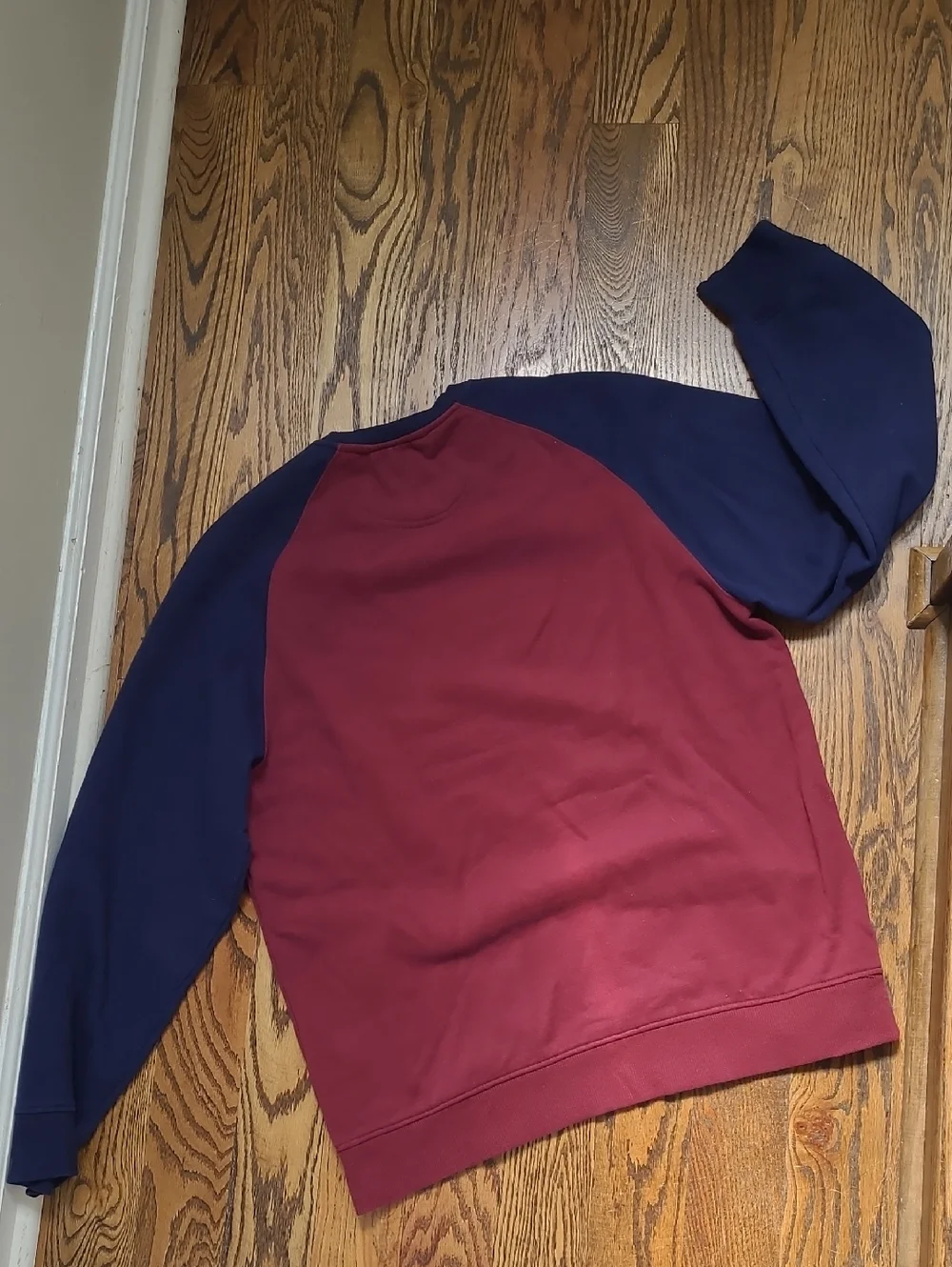 Men's Colorblock Crewneck Izod Sweatshirt Size M - Picture 6 of 6